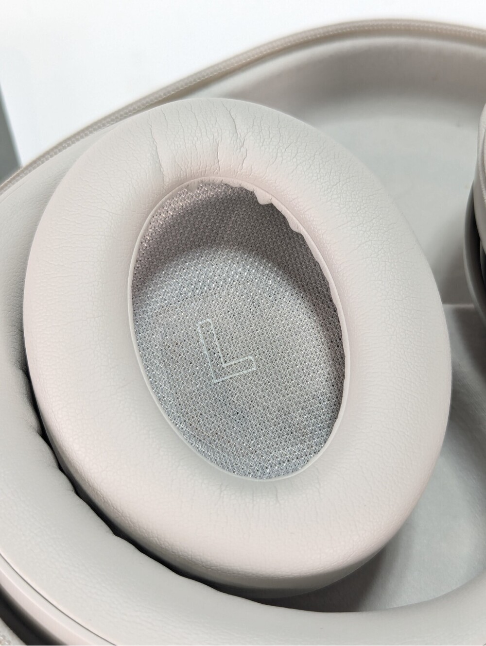 Bose QuietComfort Ultra Headphones Sandstone Noise Cancelation Over Ear Wireless - Picture 5 of 8